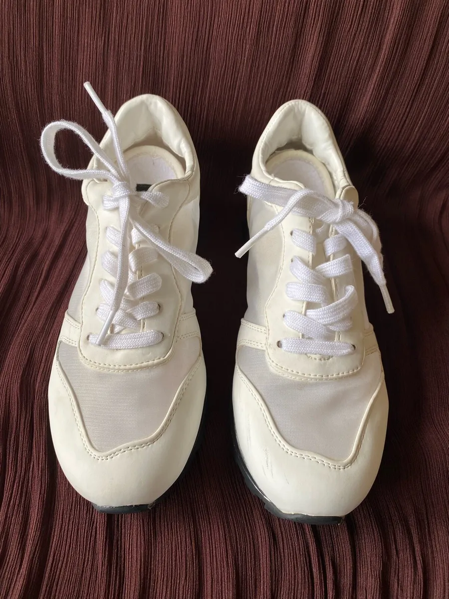 Women’s White Juicy Couture Shoes in Perfect Cond - Image 4