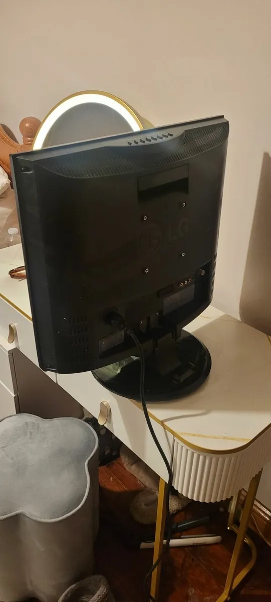 TV/Monitor - Image 2