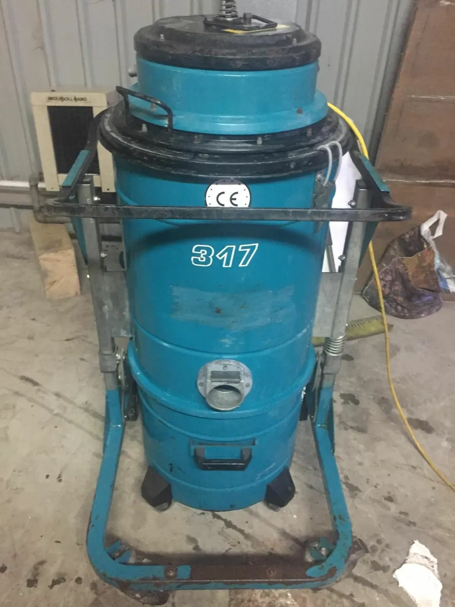 Gutter & Chimney Vac - Image 1