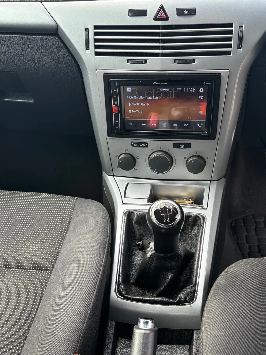 Opel Astra 2009 - Petrol - Image 3
