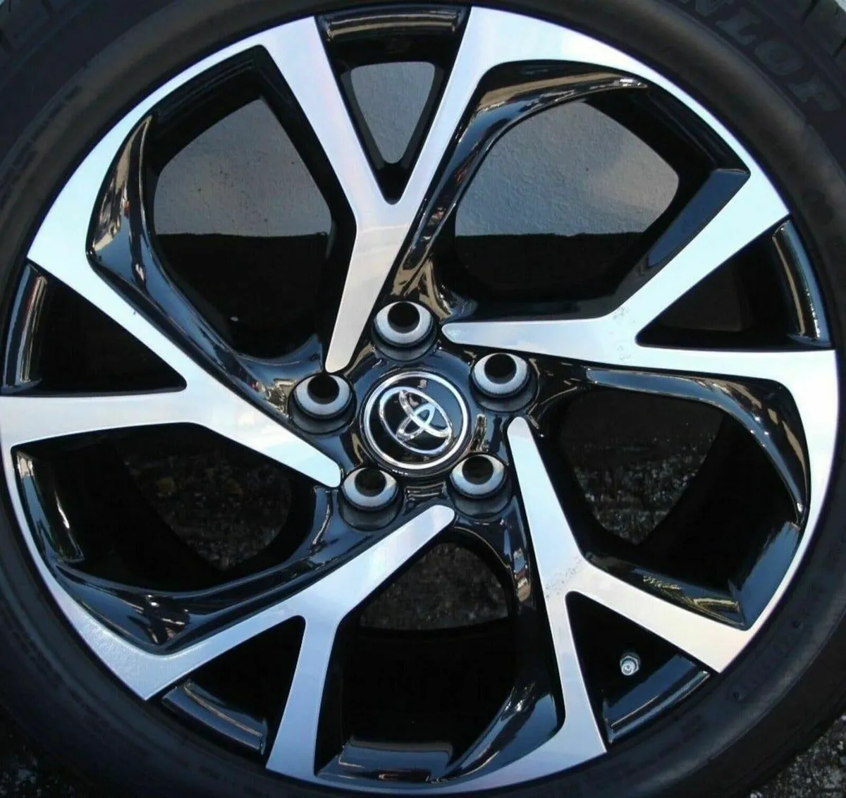 4 x Toyota Corolla Centre Caps - FREE POST - Image 4