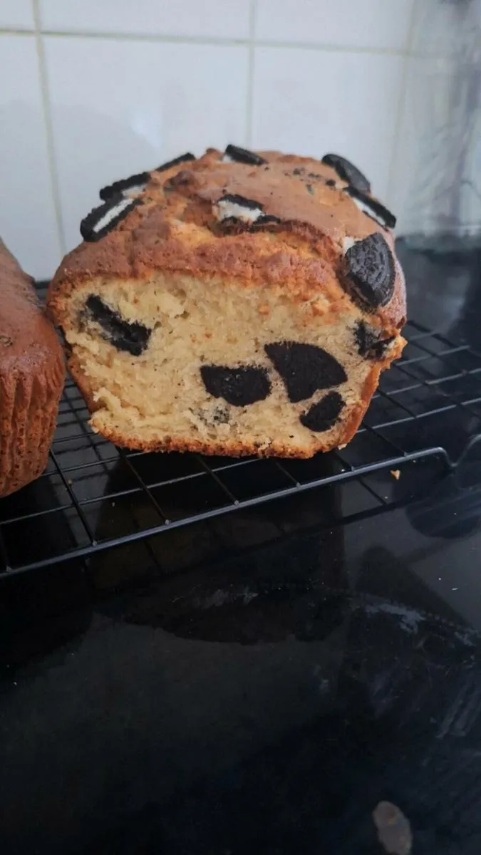 Fresh baked loaves - Image 1