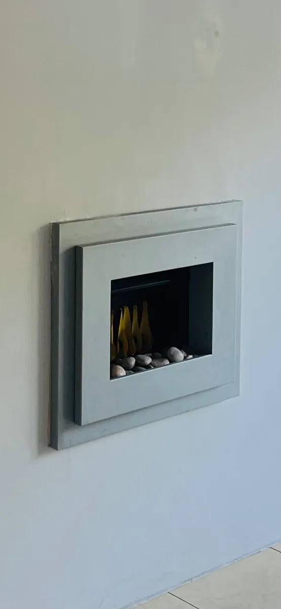 Gas fireplace