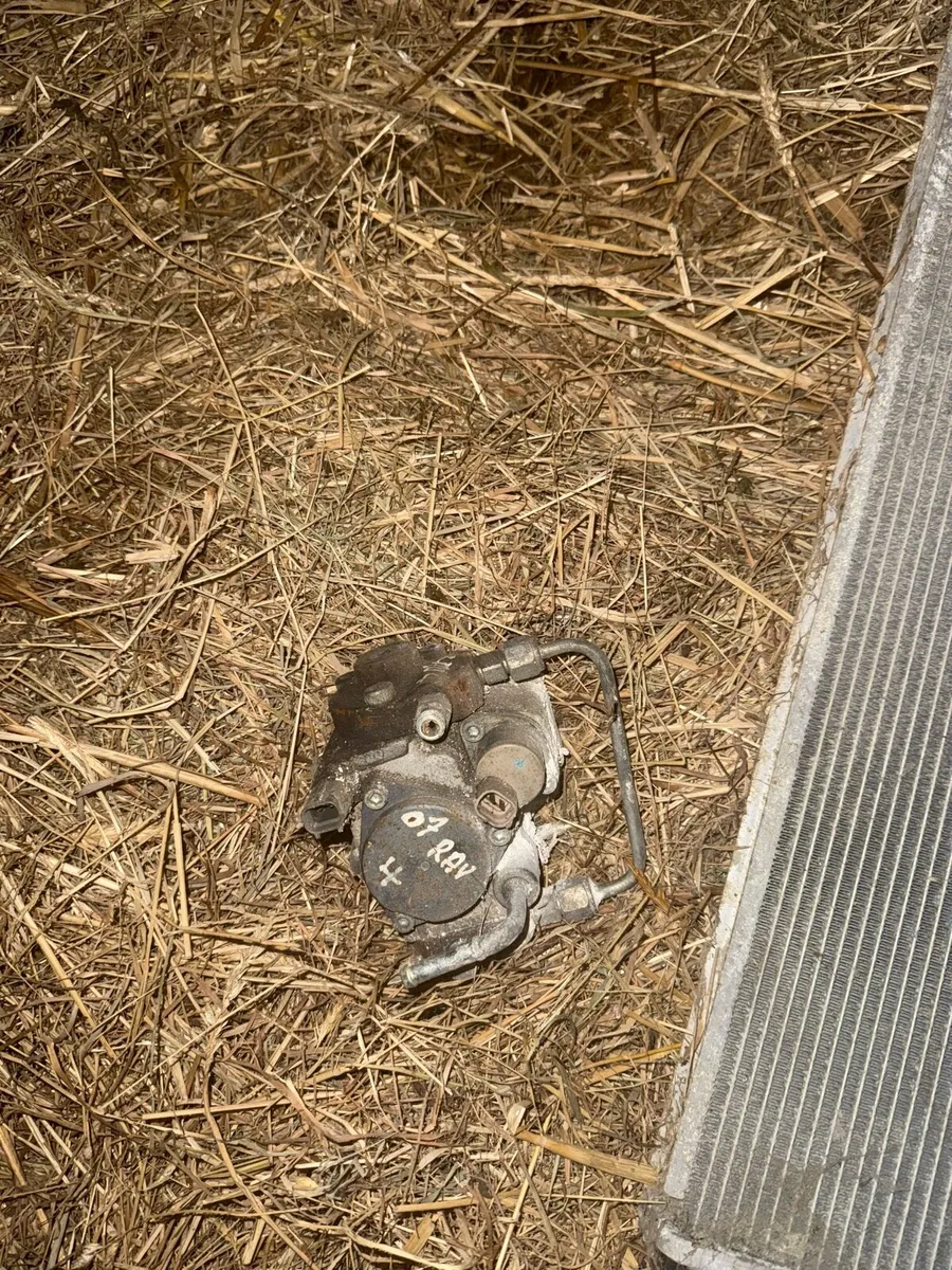 Toyota rav 4 parts - Image 2