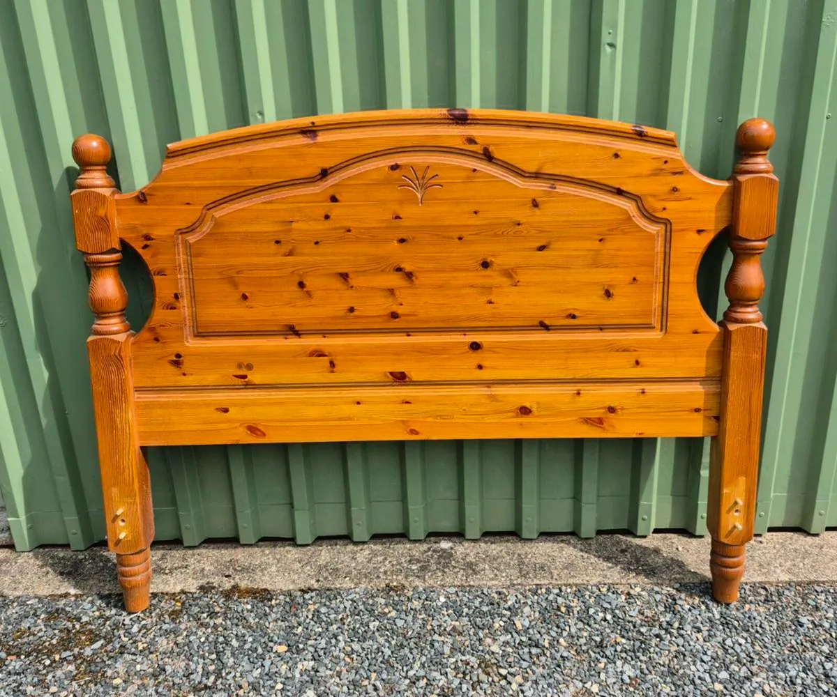 Pine bed - Image 1