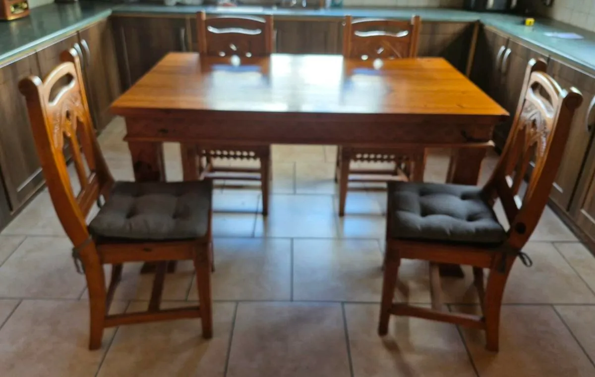 Pine table and chairs - Image 1