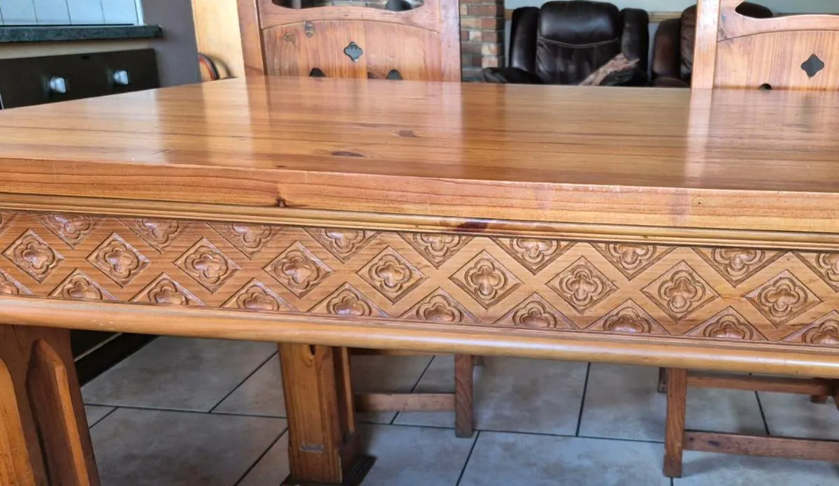 Pine table and chairs - Image 2