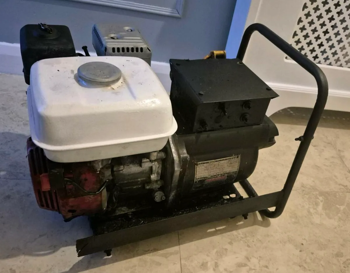HONDA PETROL GENERATOR THE PULLEY ROPE BROKE  BELL - Image 1