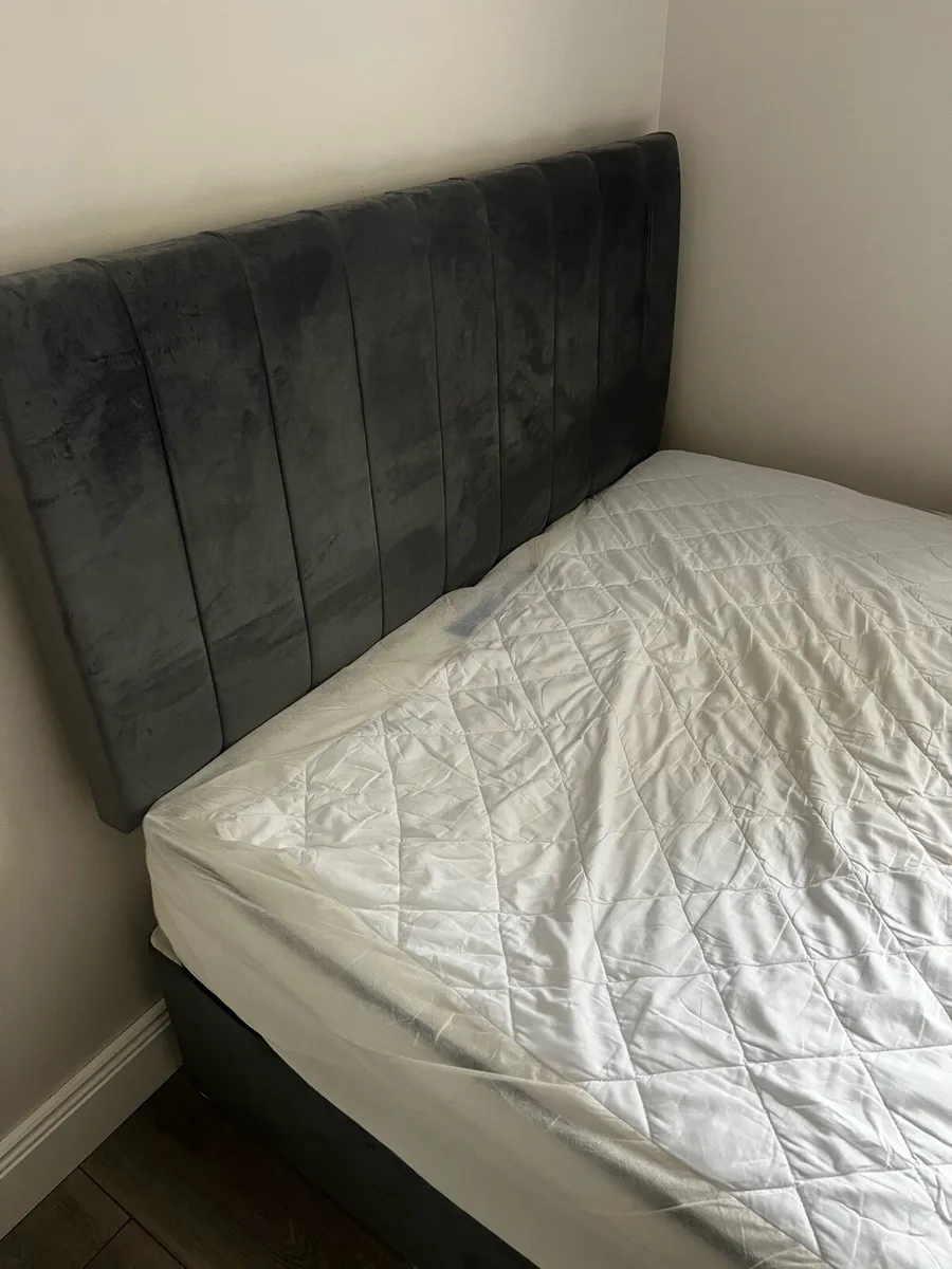 Double devan bed with mattress + headboard - Image 3