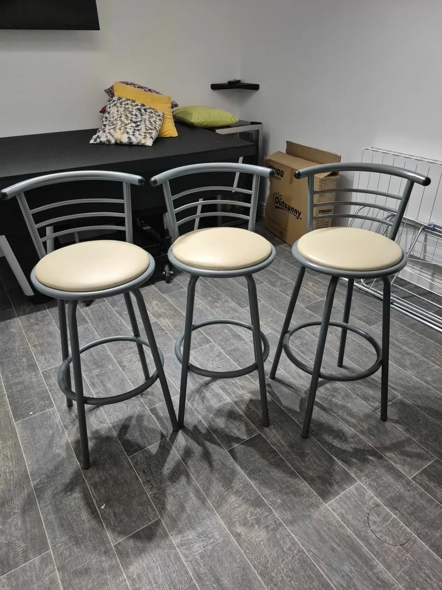 High stools - Image 1