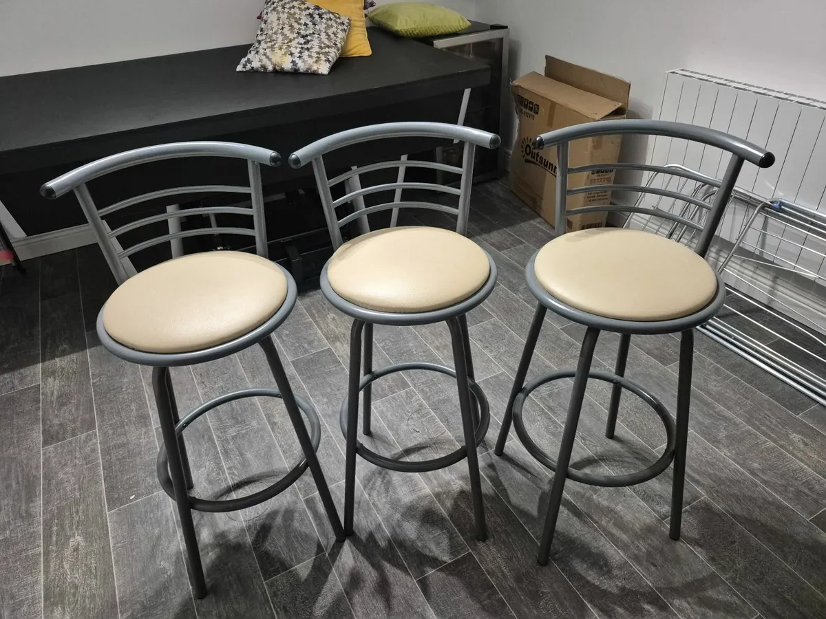 High stools - Image 2