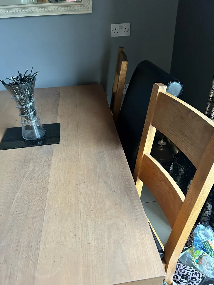 Table and 6 chairs - Image 2