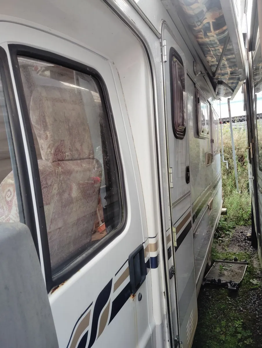 Camper van - Image 1
