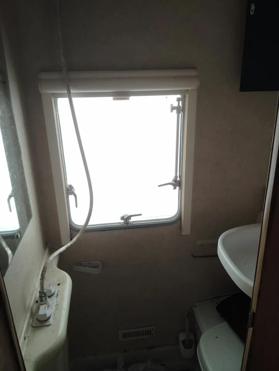 Camper van - Image 3