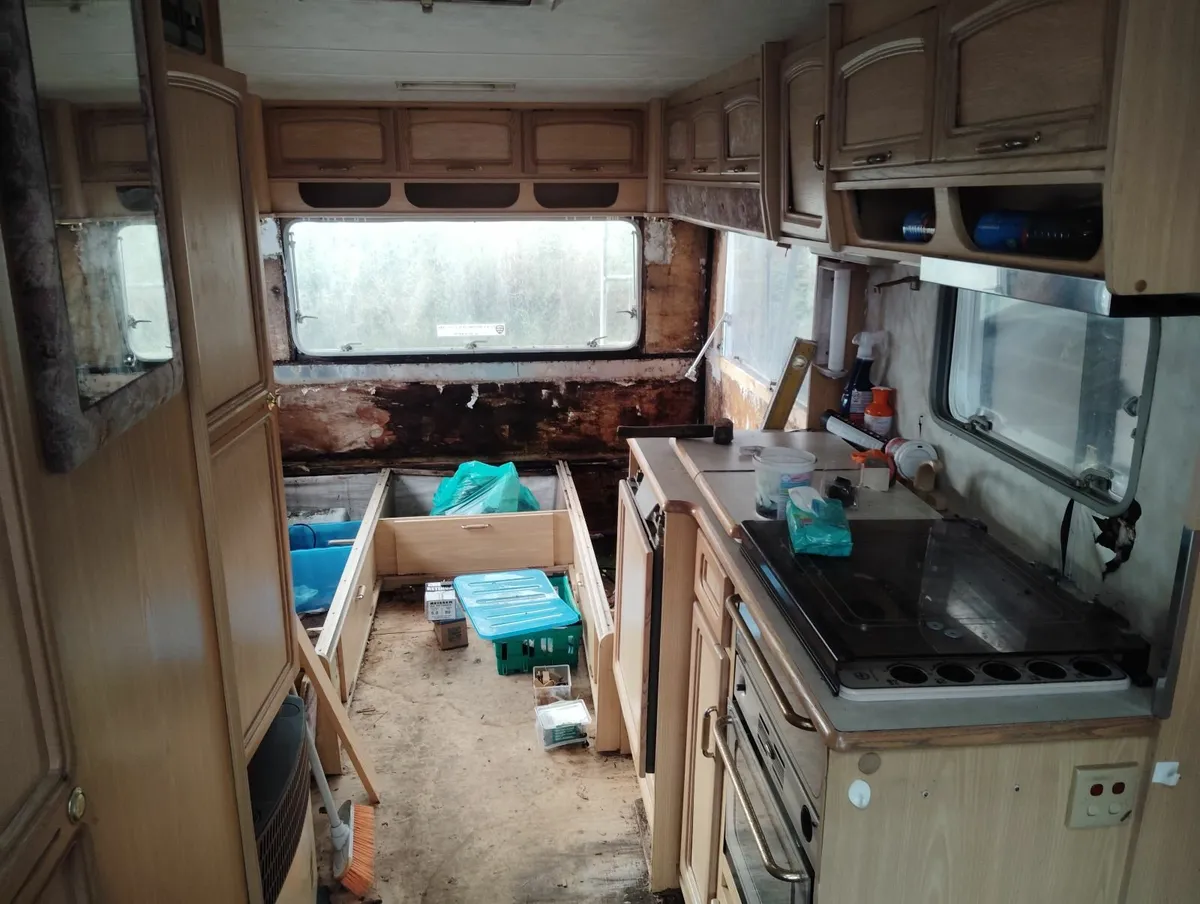 Camper van - Image 4