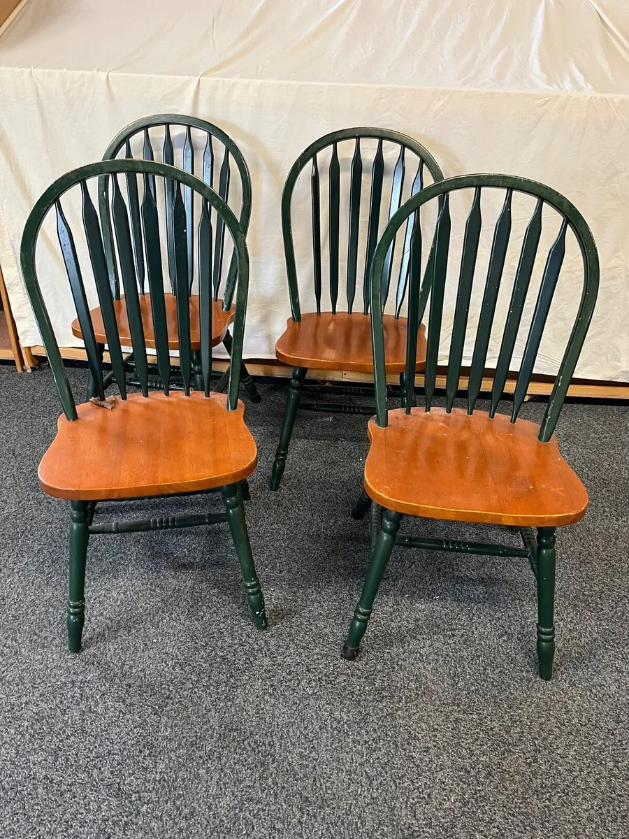 Table and chairs - Image 1