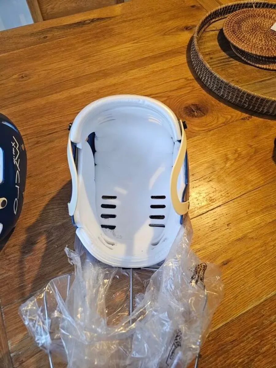 Mycro hurling helmet - Image 4