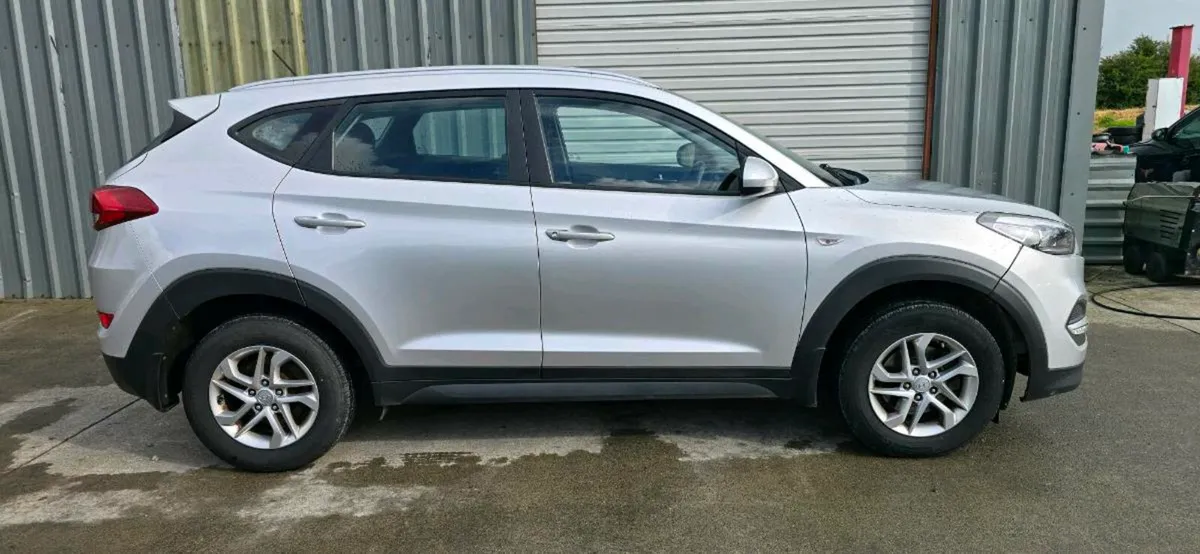 181 HYUNDAI TUCSON - Image 3