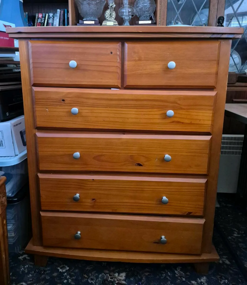 Pine chest of drawers
