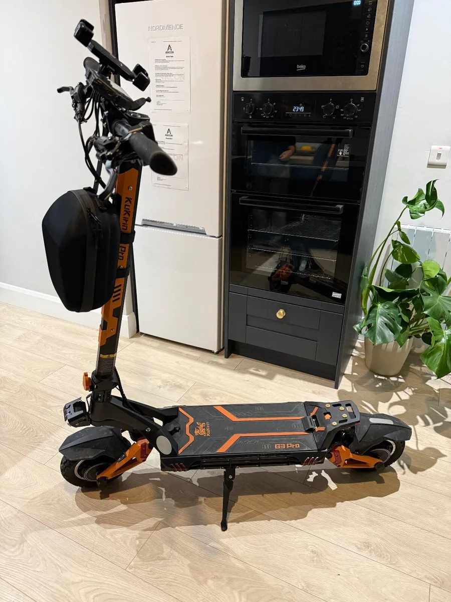 KuKirin G3 Pro Electric Scooter (one month old) - Image 1