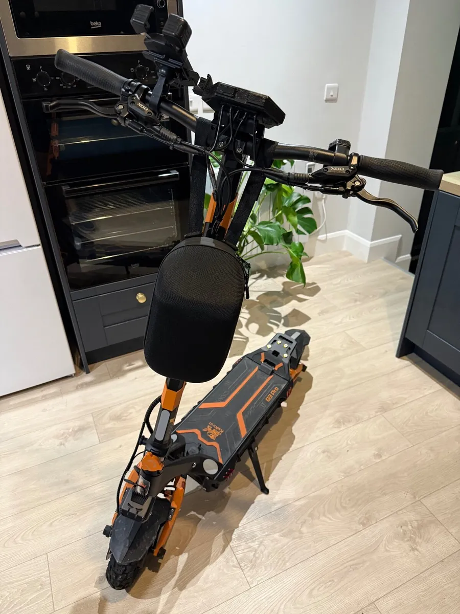 KuKirin G3 Pro Electric Scooter (one month old) - Image 2