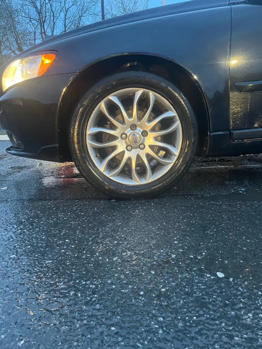 Volvo S40 1.6D Tax and NCT - Image 2