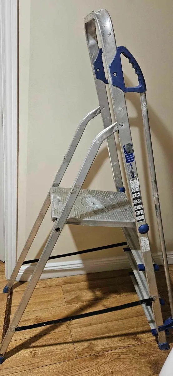 STEPLADDER 4 TREAD - Image 3