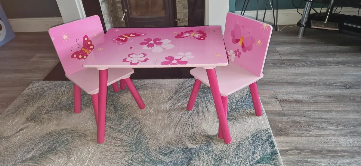 Kids table and chairs