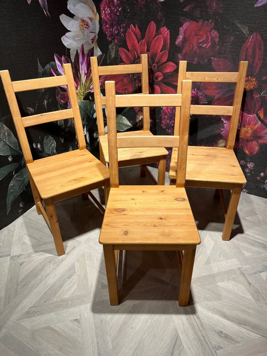 Pine dining table with chairs - Image 3