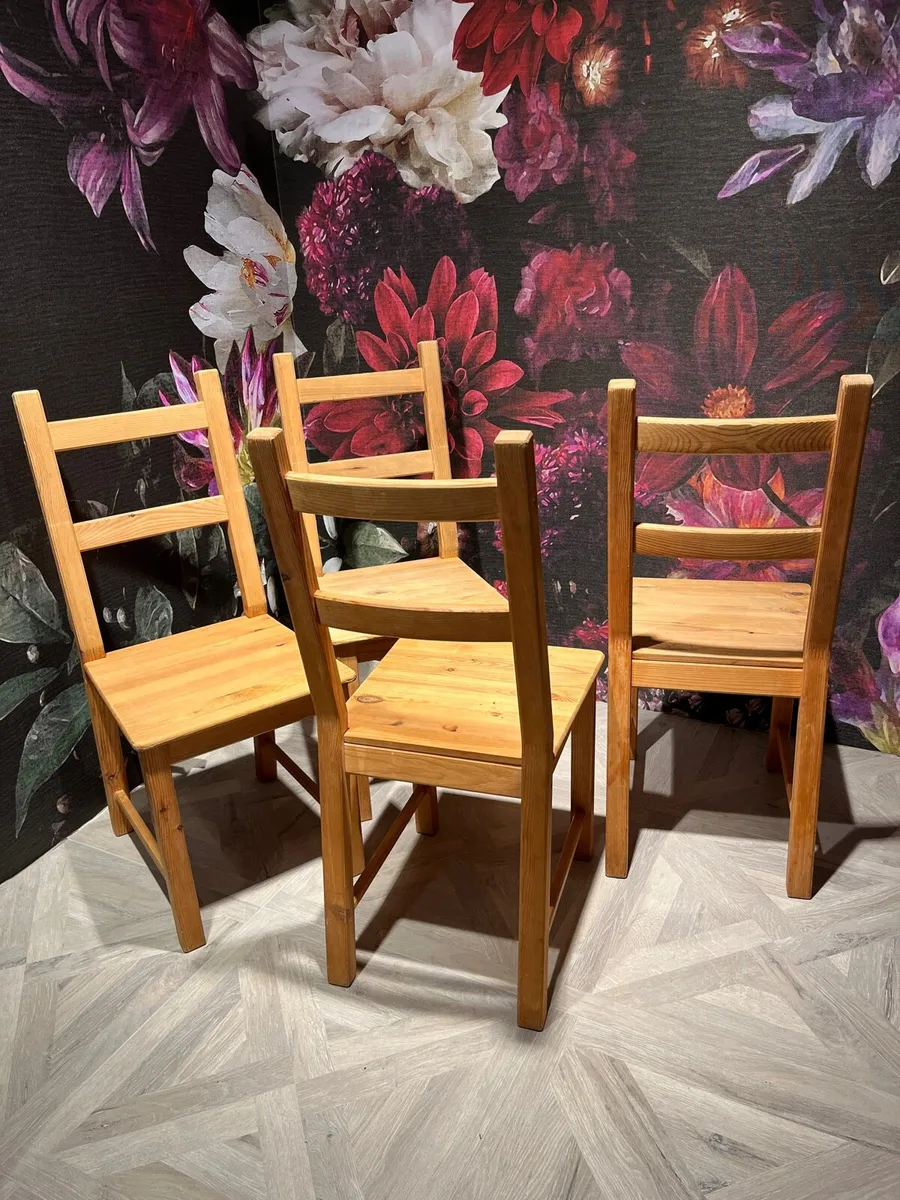 Pine dining table with chairs - Image 4