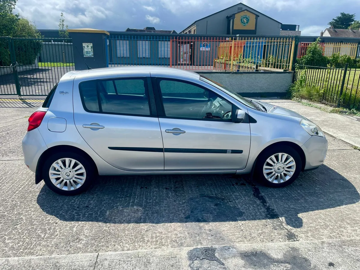 2010 Renault Clio iMusic - Image 2
