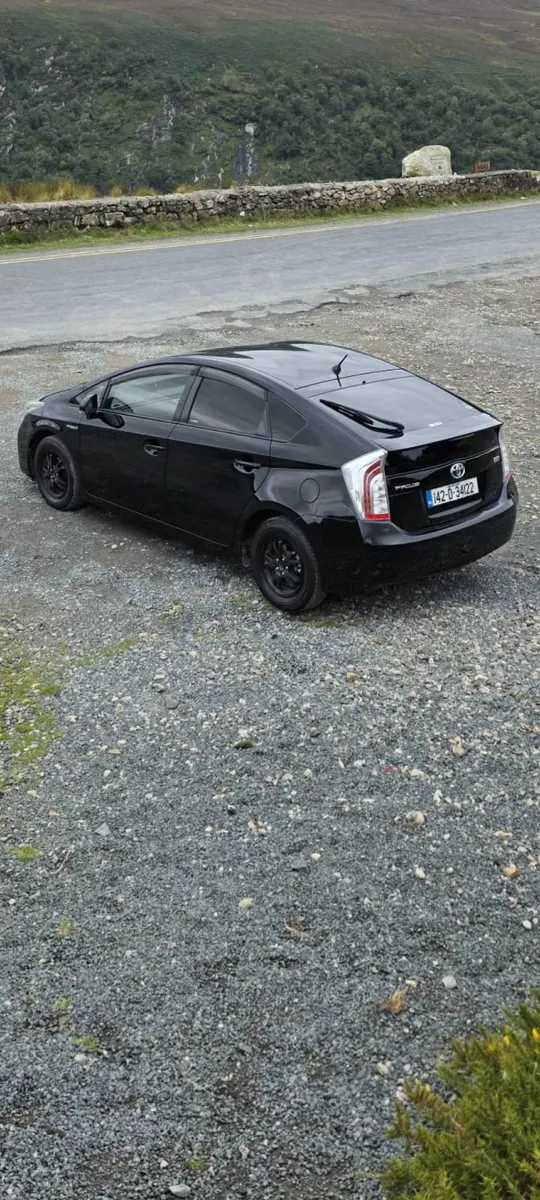 Toyota Prius 2014 Hybrid 90630km - Image 4