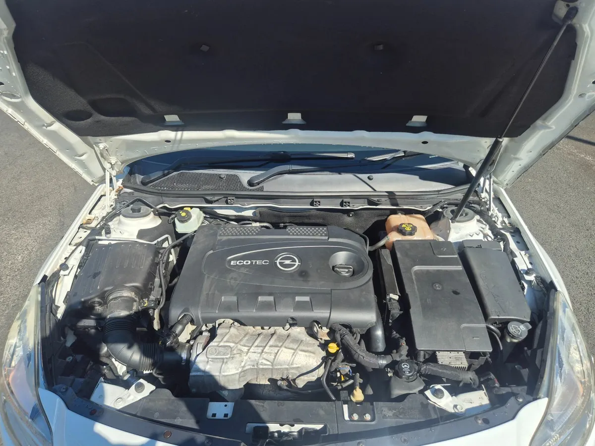 Vauxhall Insignia 2010 - Image 2