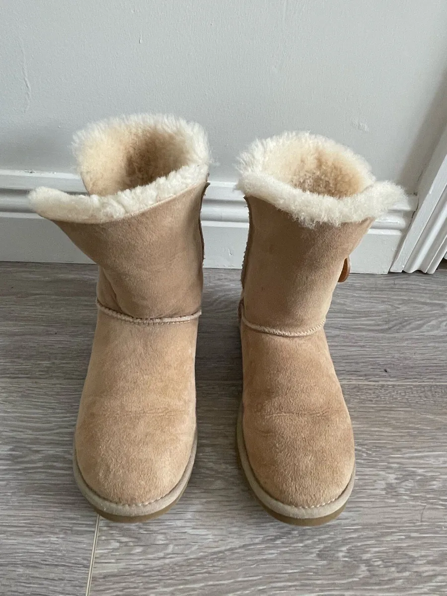 Genuine Uggs: Size 4.5 - Image 1