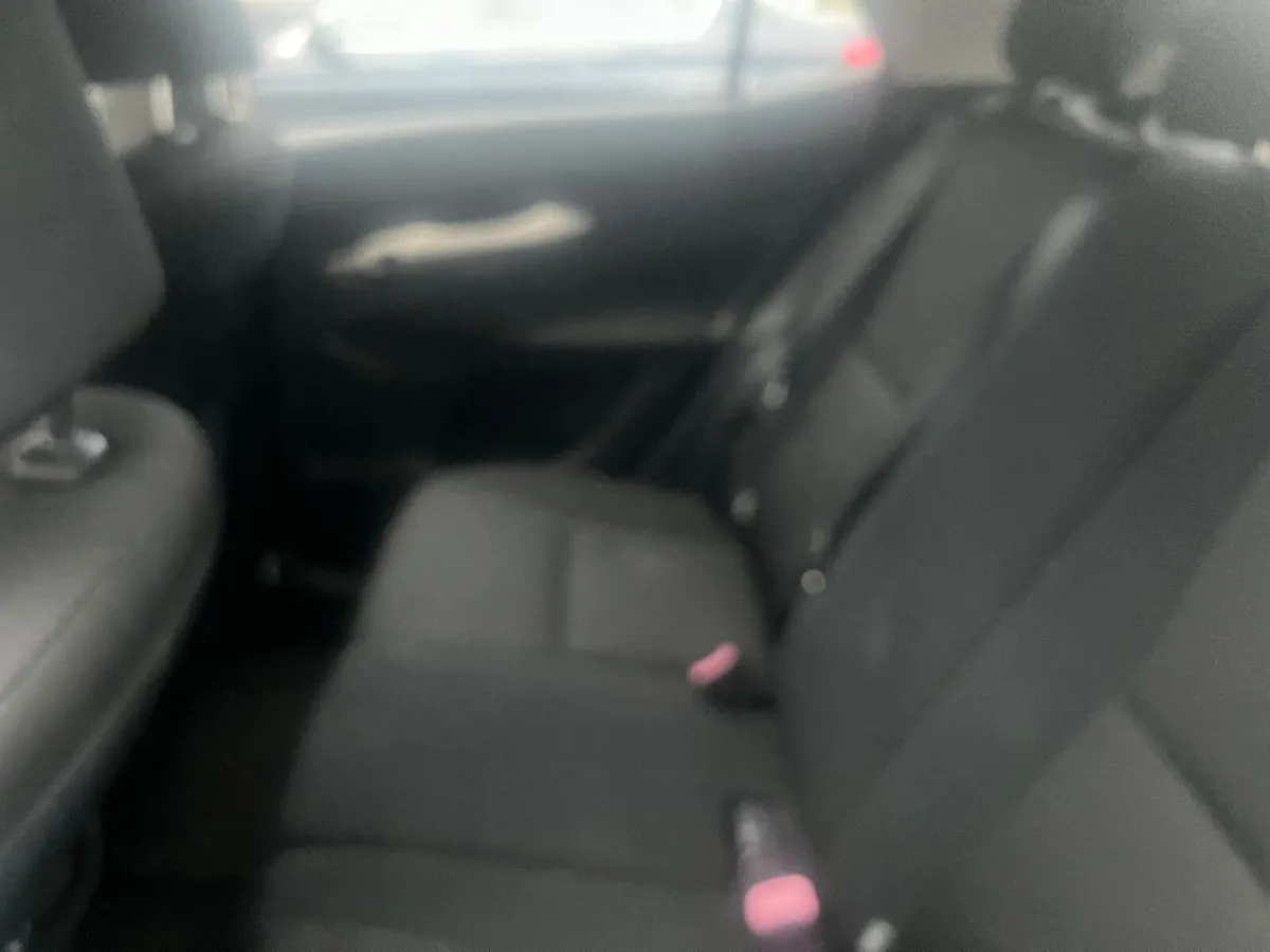 Toyota Auris 2007 - Image 2