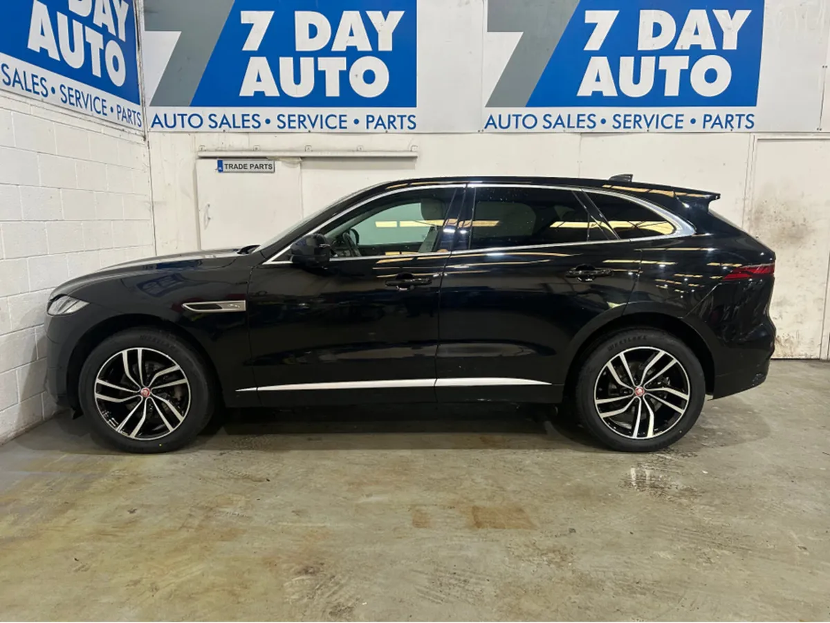 Jaguar F-Pace New Model 2.0 D PAN ROOF AWD - Image 4