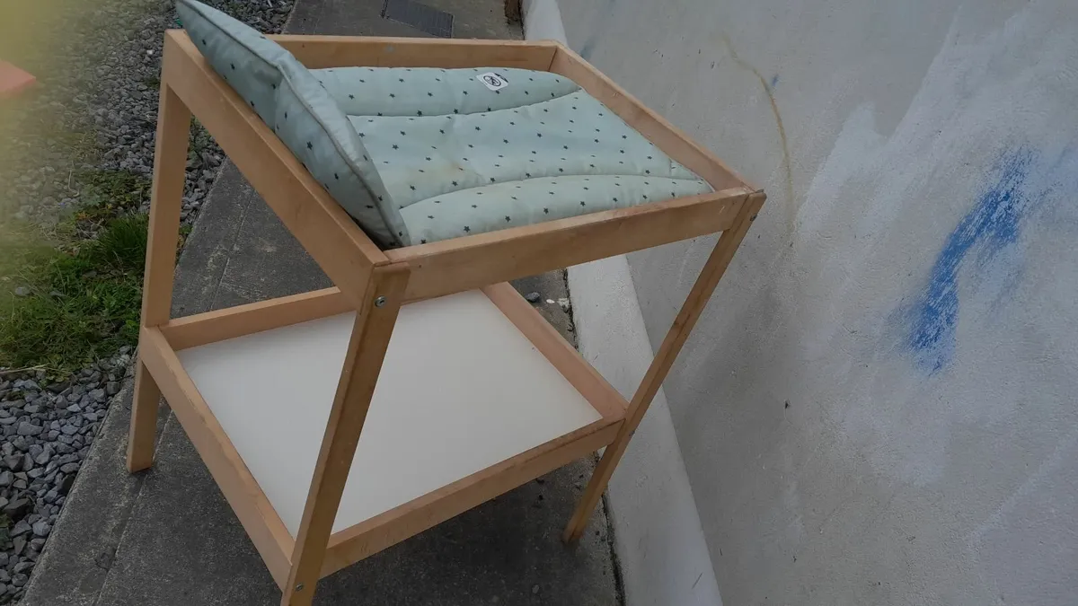 Baby changing table - Image 3