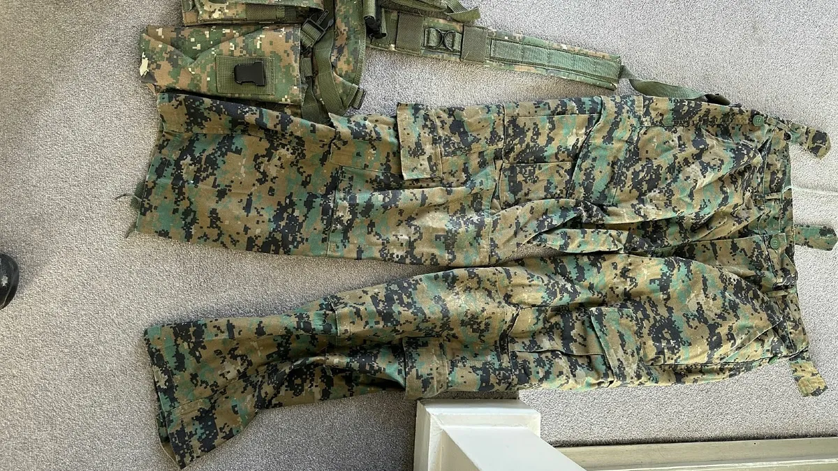 airsoft tactical trousers and vest - Image 1