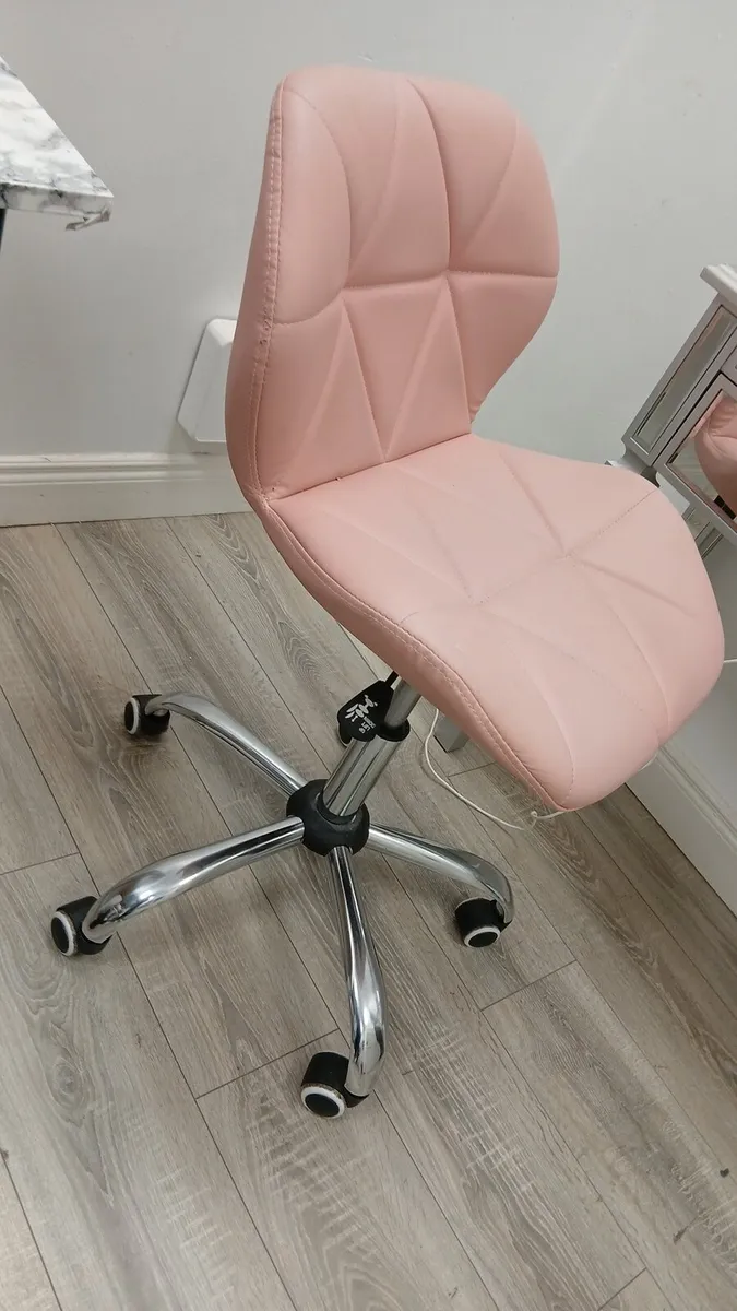 Beauty Nail chairs - Image 1