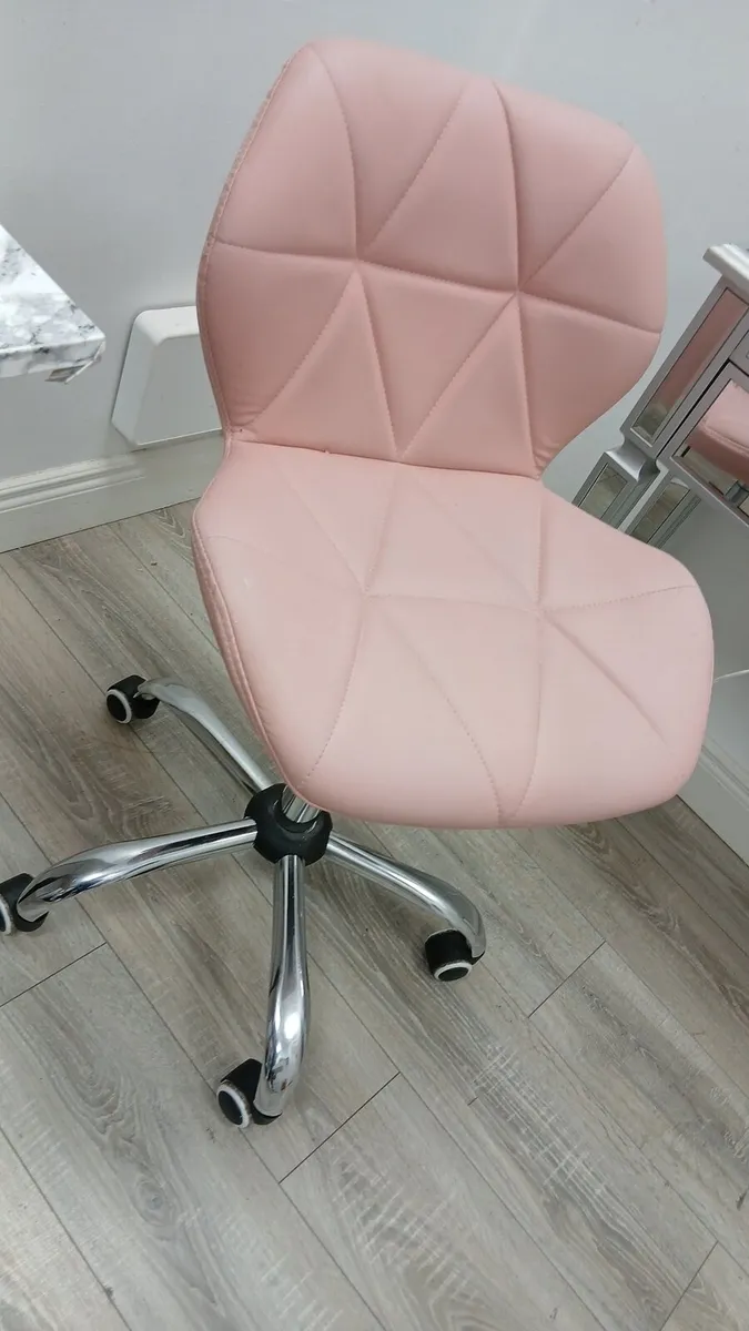 Beauty Nail chairs - Image 2