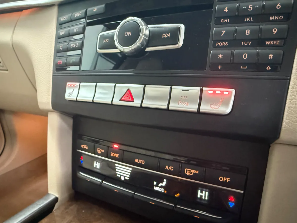 Mercedes-Benz E-Class 2015 HYBRID. AVANTGARDE - Image 3