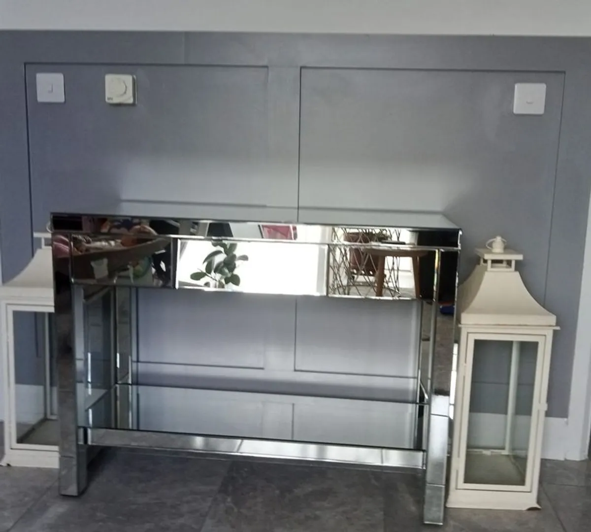 Beautiful Glass Console table and side table - Image 1