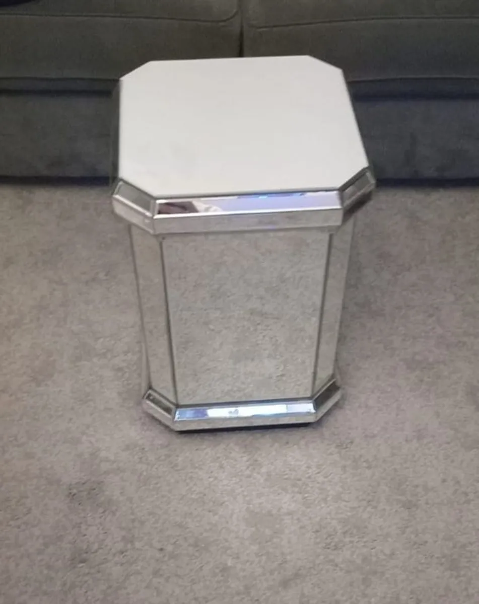 Beautiful Glass Console table and side table - Image 3
