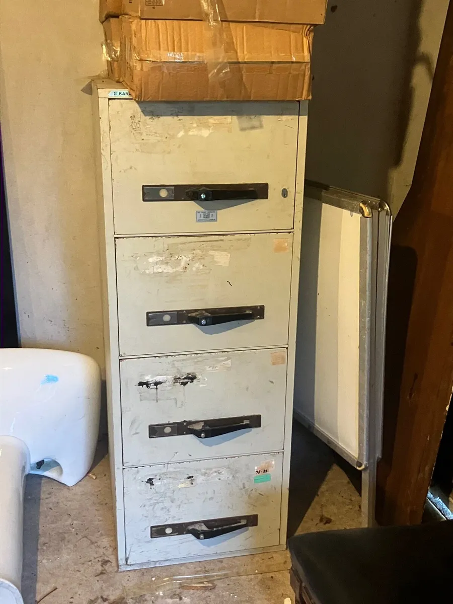 Fireproof filing cabinet