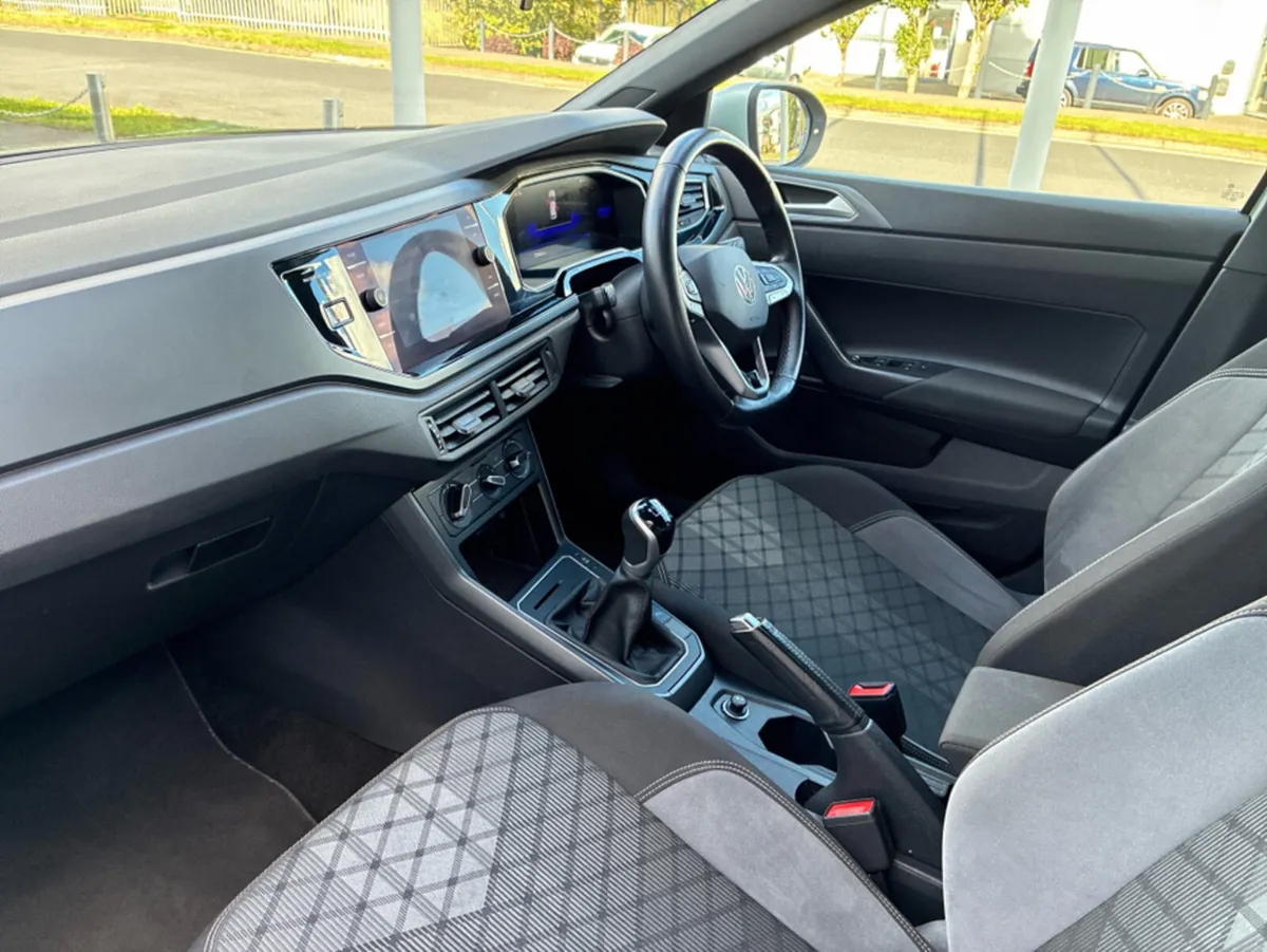 Volkswagen Taigo R-LINE 1.0 TSI 110 110HP MANUAL 6 - Image 3