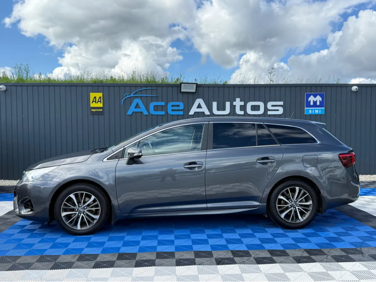 Toyota Avensis BUSINESS EDT - 2.0L DIESEL - MANUAL - Image 4