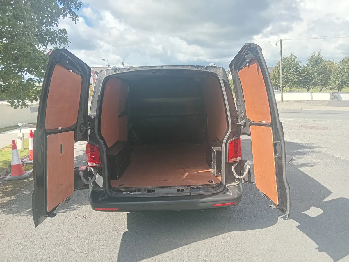 Volkswagen Transporter 2022 - Image 3