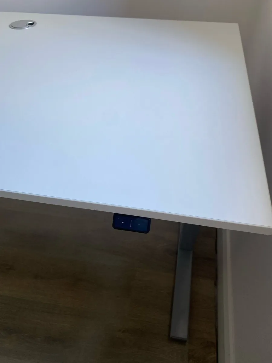 Electric standing desk - 1400x800 - Image 2