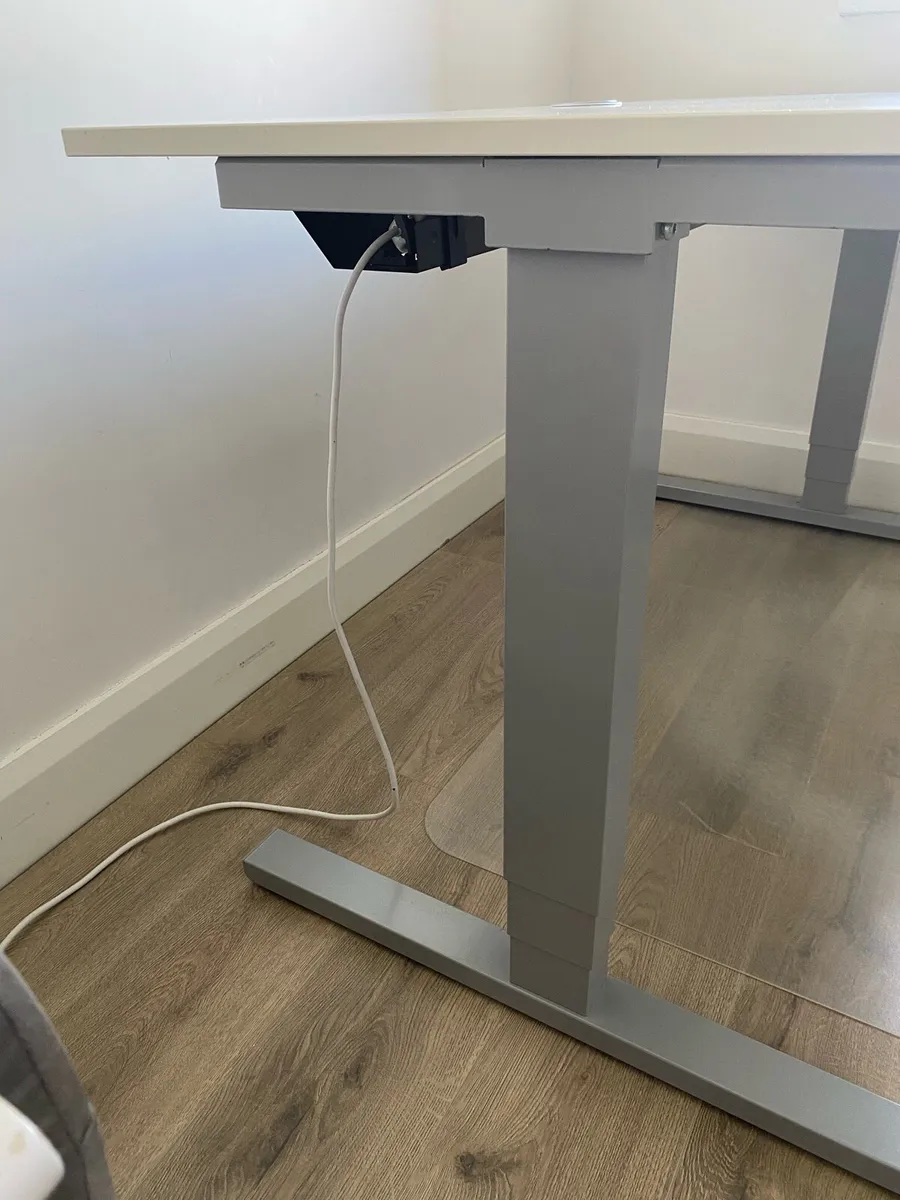 Electric standing desk - 1400x800 - Image 3