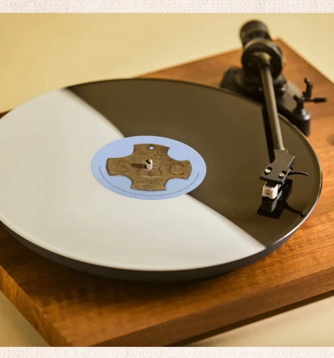 Sabrina Carpenter Man’s Best Friend Vinyl - New - Image 2